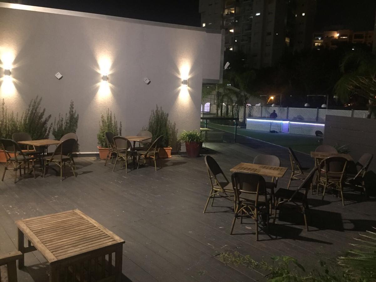 Avia Hotel & Resort Yehud-Monosson Exterior foto