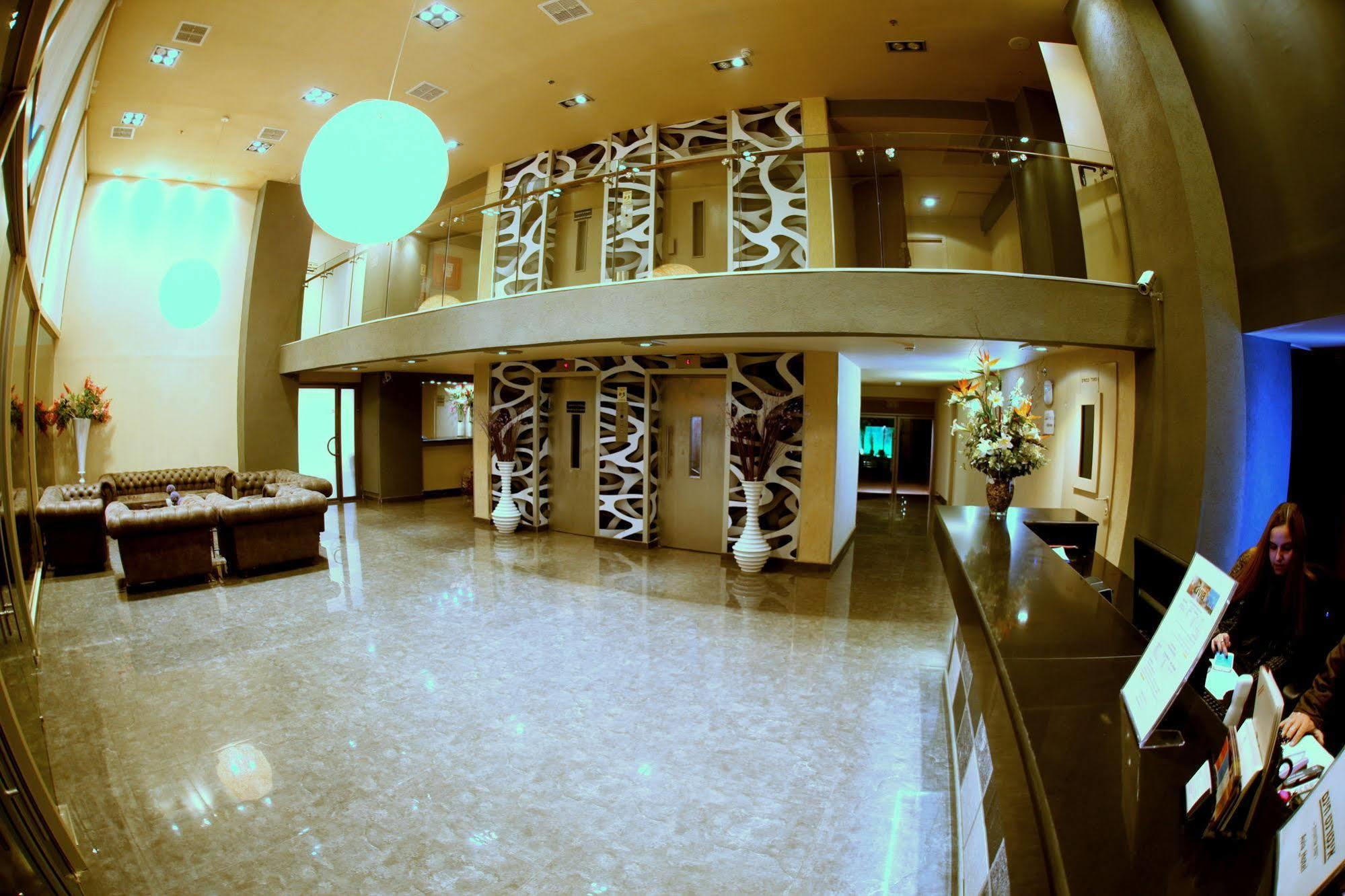 Avia Hotel & Resort Yehud-Monosson Exterior foto