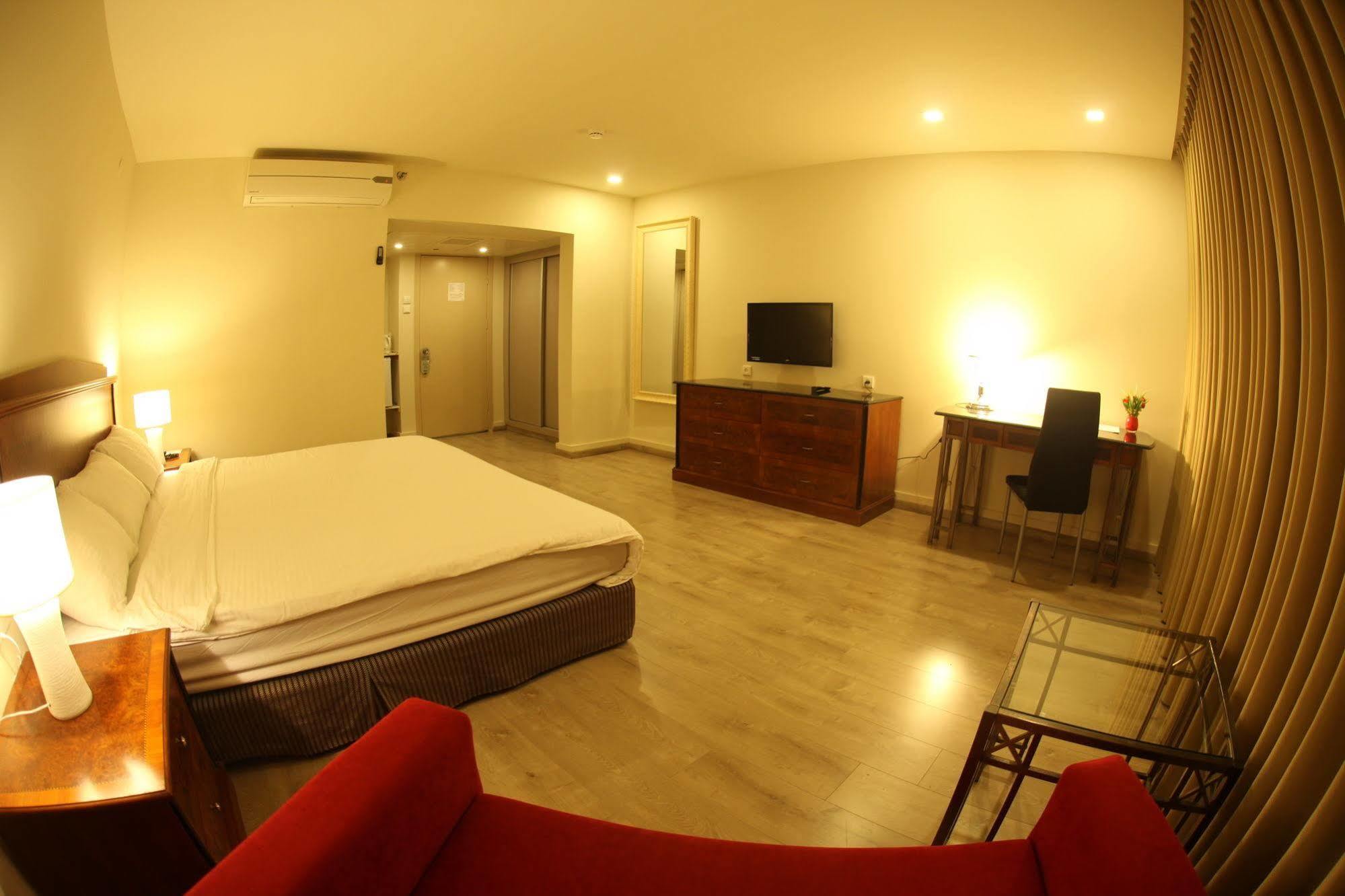 Avia Hotel & Resort Yehud-Monosson Exterior foto