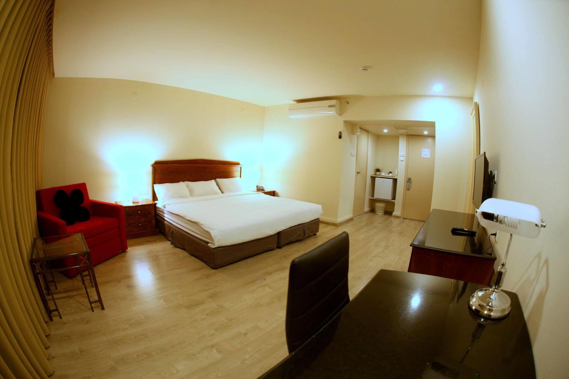 Avia Hotel & Resort Yehud-Monosson Exterior foto
